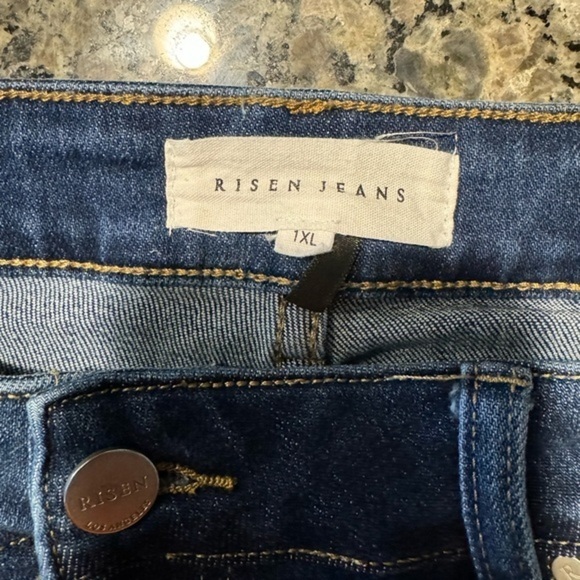 Risen Woman’s Medium Wash Jeans Size 1XL‎ - Picture 3 of 5